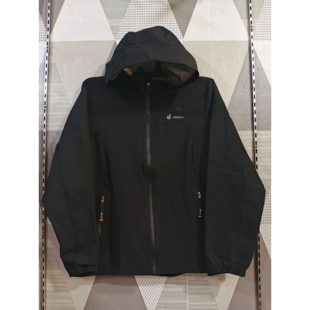 JAKET DEUTER 2.5 LAYER SHIELD – ORIGINAL
WATERPROOF | WINDPROOF | LIGHTWEIGHT
