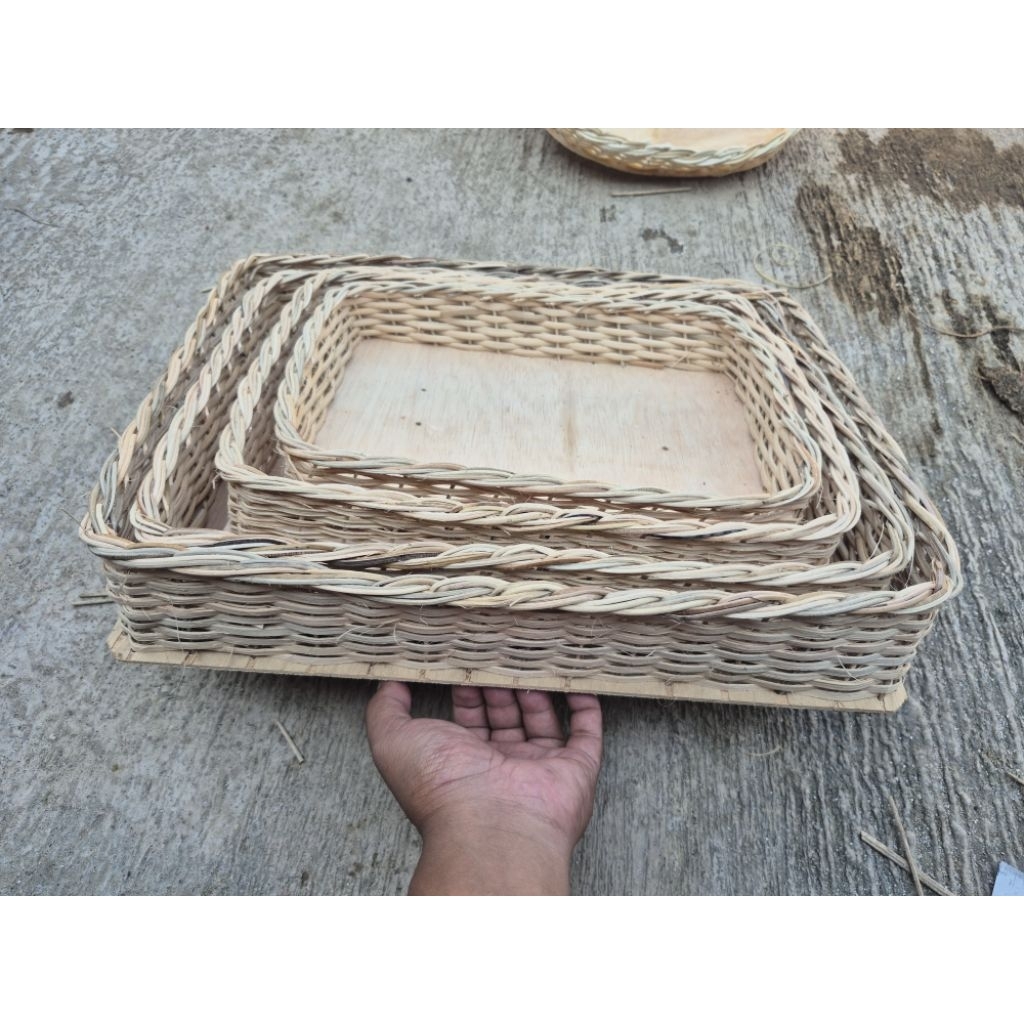 

kranjang rottan hantaran seseraha kotak warna putih natural