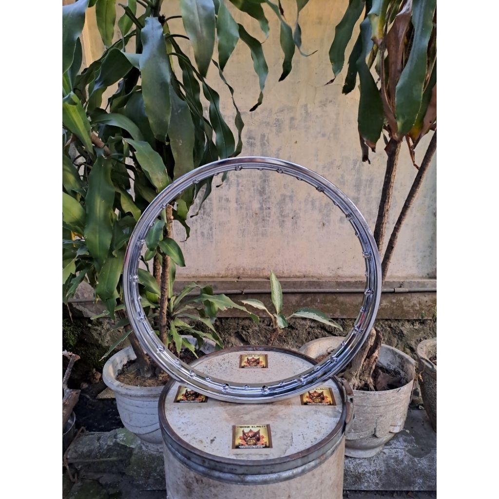 velg yamaha v75 v80 ARAYA 17 1.40 hole 36 ORIGINAL velg ARAYA ring 17 lebar 140 velg belakang v75 v8