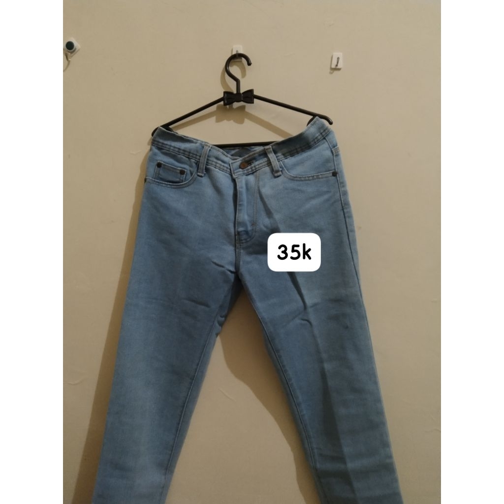 celana jeans loose (ice blue)