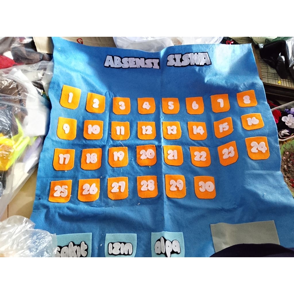 hiasan dinding absensi kelas