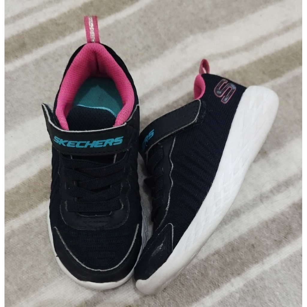 Sepatu Anak Perempuan Skechers (Preloved)
