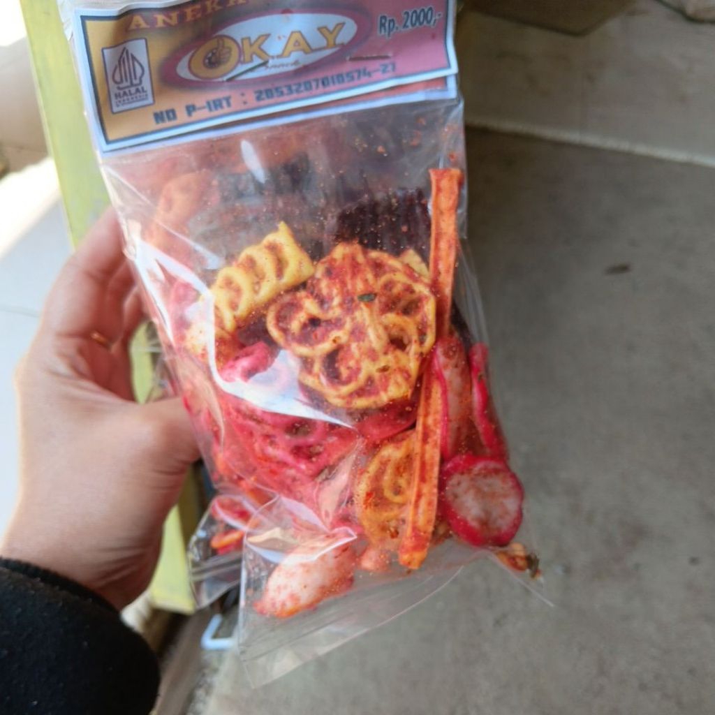 

krupuk seblak mix pedas gurih daun jeruk,isi 5 pcs