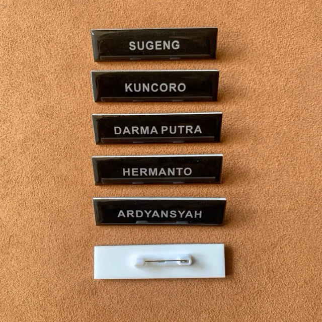 

CUSTOM NAME TAG/ NAMA DADA / NEMTEK Polos Nama, Logo Instansi + Nama