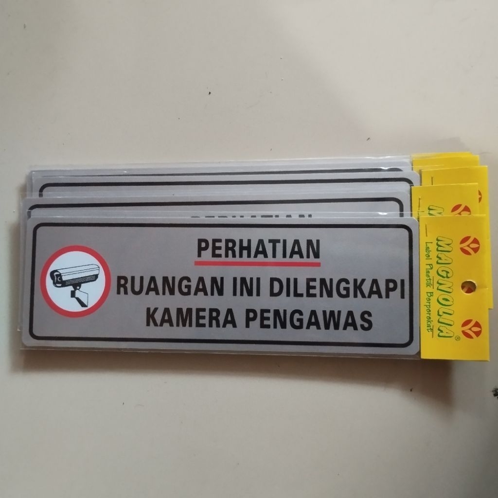 

Magnolia - Sticker Label Plastik "PERHATIAN RUANGAN INI DILENGKAPI KAMERA PENGAWAS" Ukuran 19x9,8 cm
