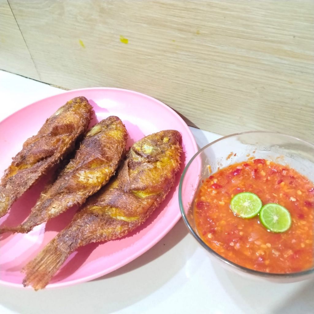 

Pecak ikan / ikan goreng sambal pecak