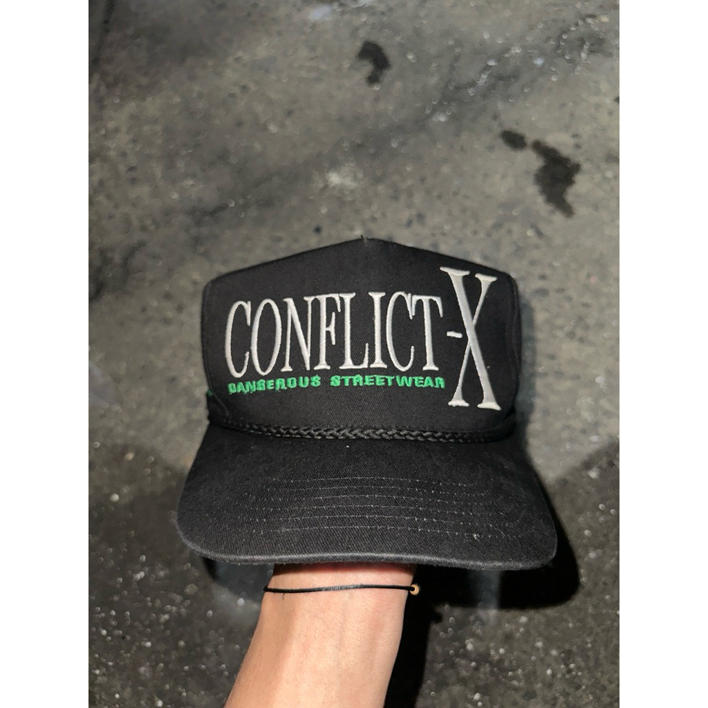 topi conflict x
