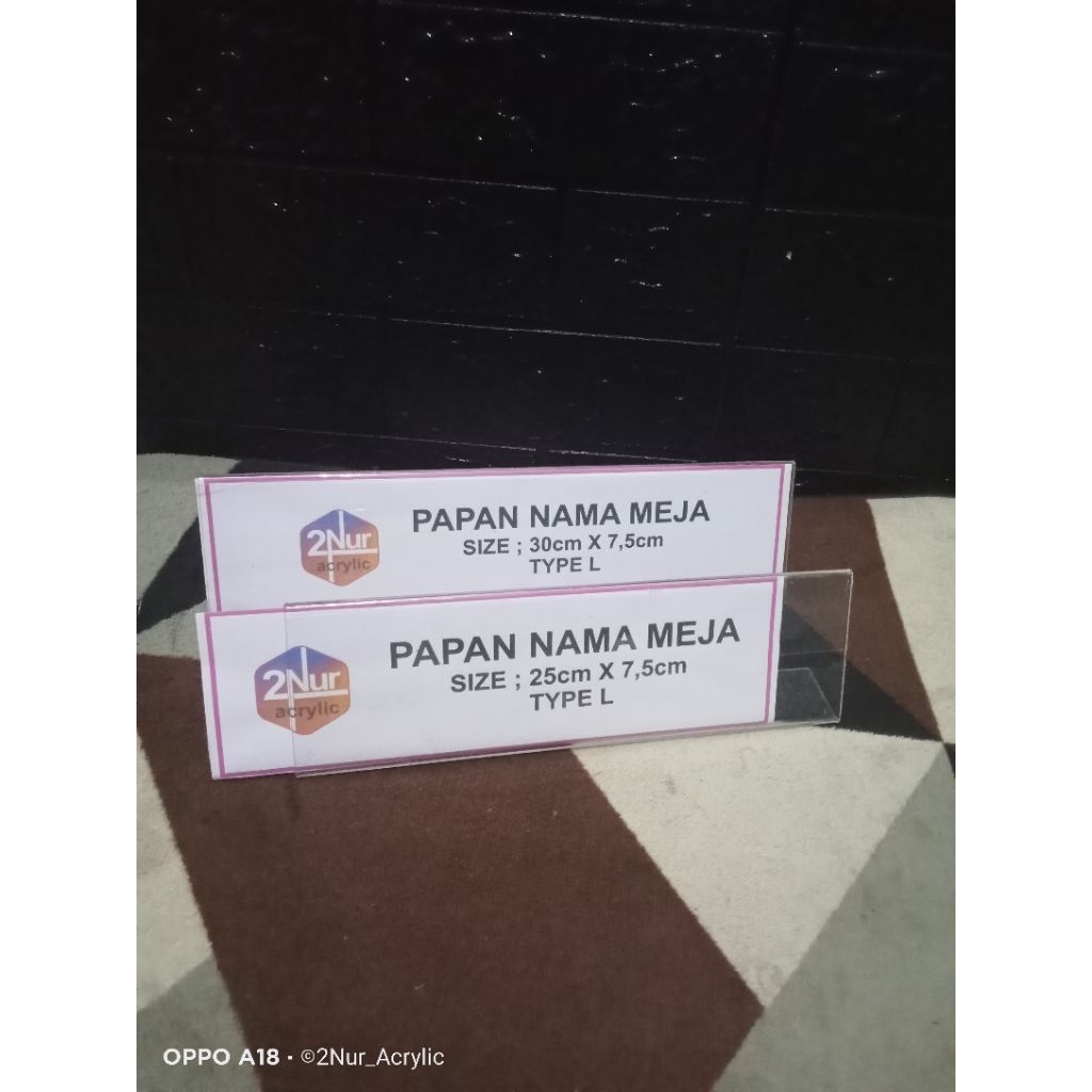 

Papan Nama Meja Akrilik