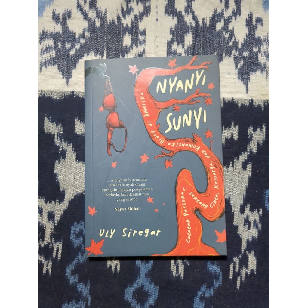 Buku Nyanyian Sunyi - Uly Siregar