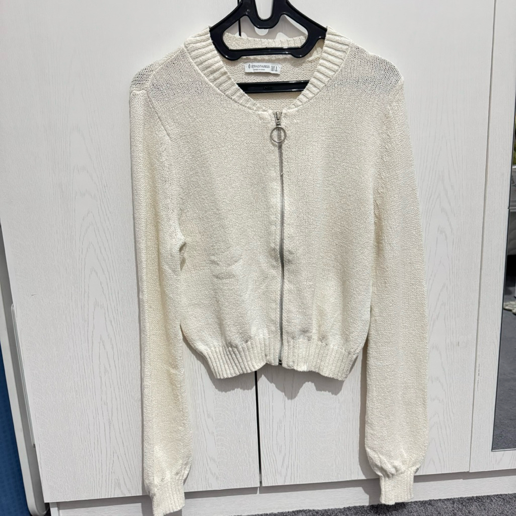 (Preloved) Knit Cardigan Stradivarius Beige BACA DESKRIPSI SEBELUM MEMBELI