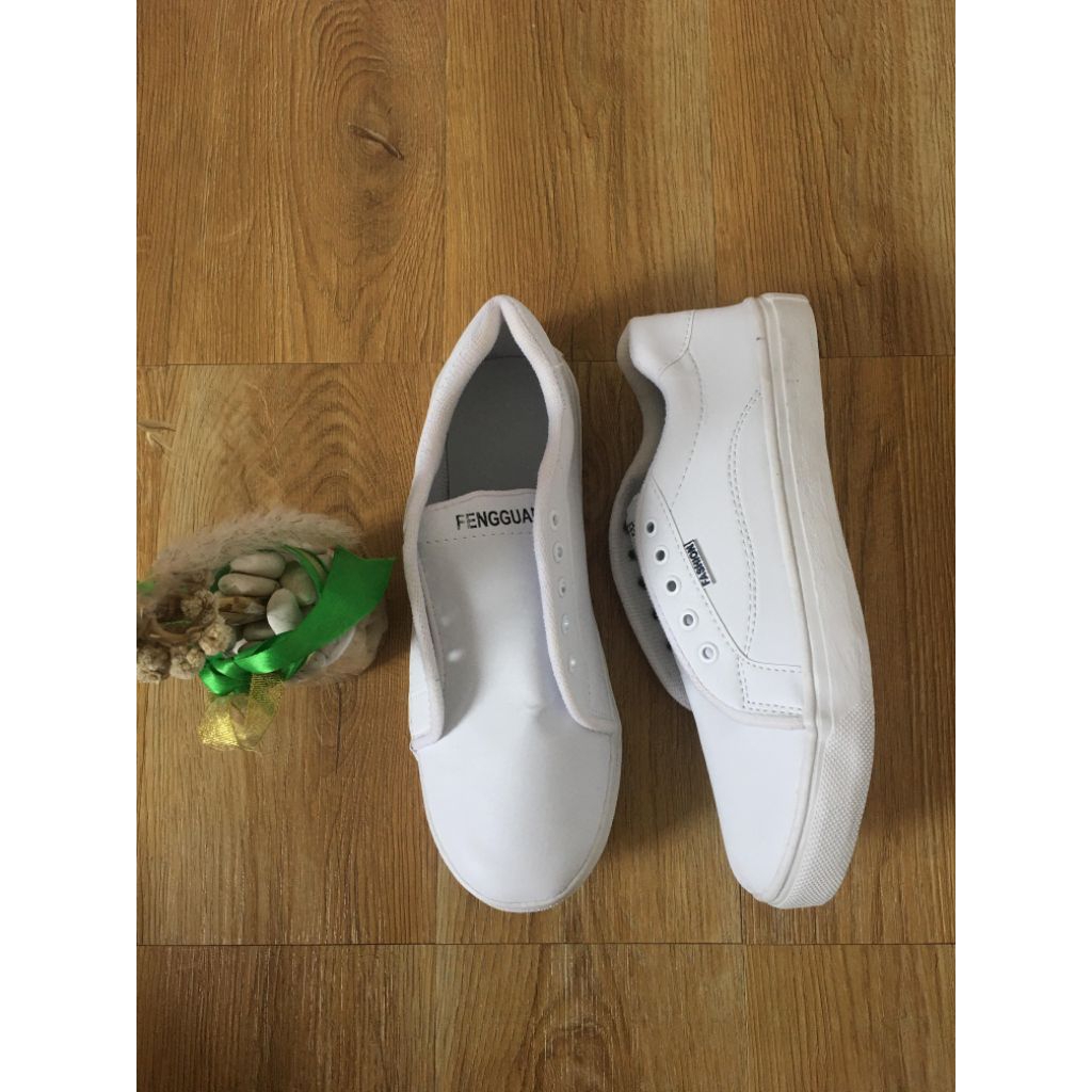 Sepatu sneakers pria/Diskon vocher sepatu pria