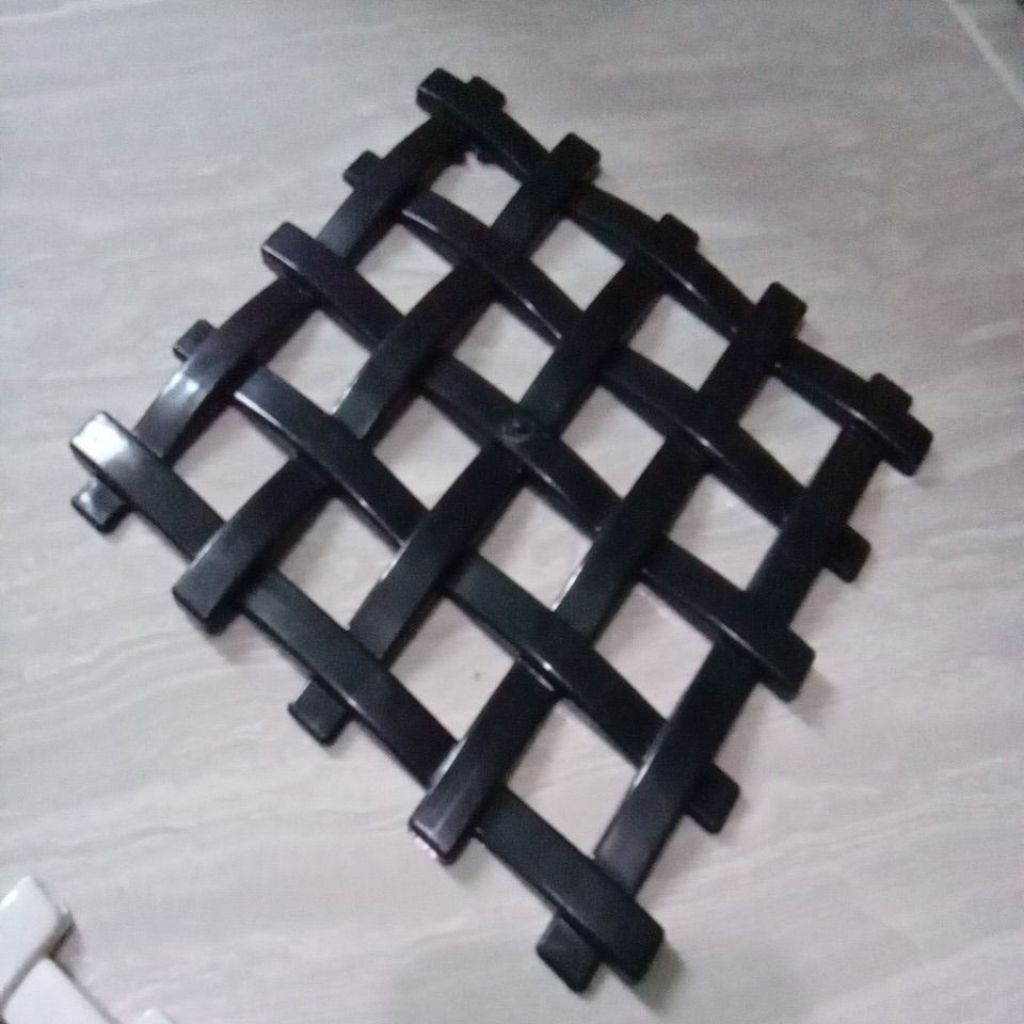 pot bunga tempel dinding