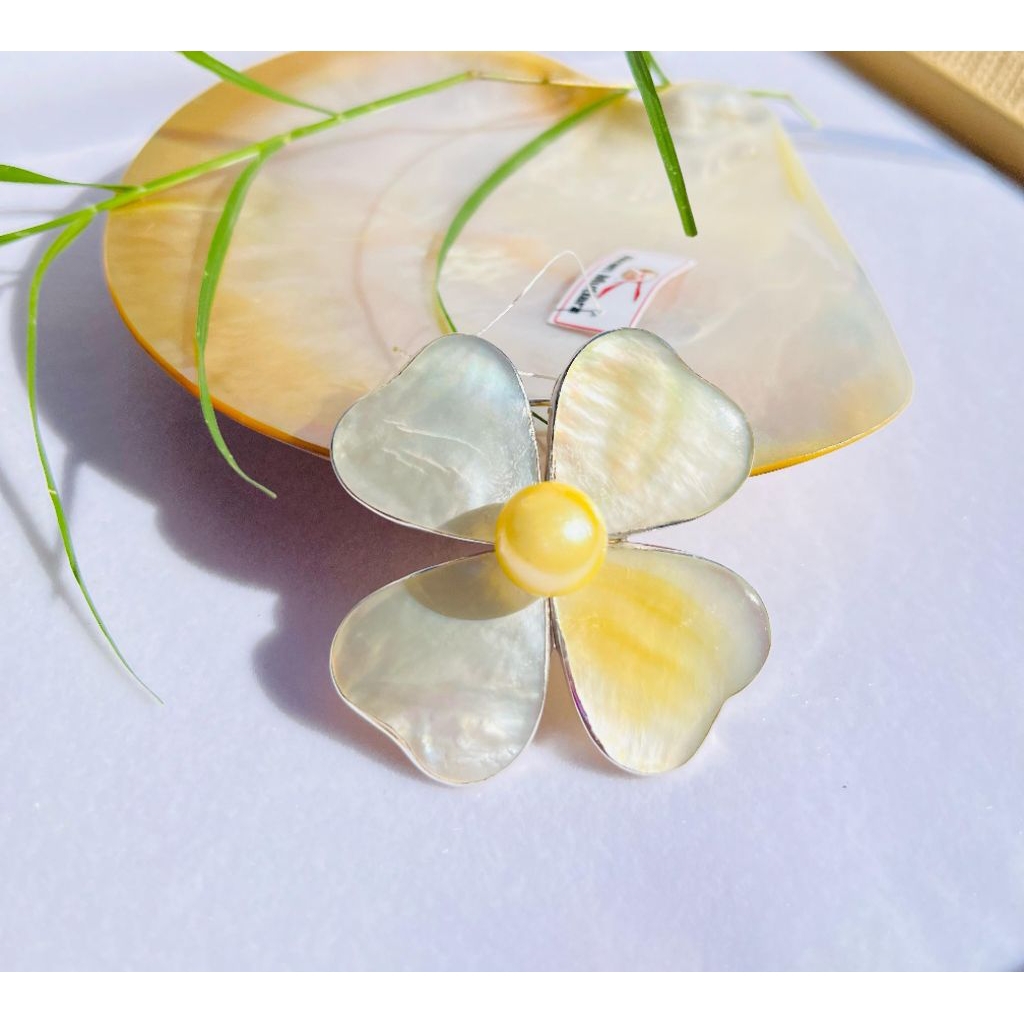 Bros perak kerang klover mutiara air Laut