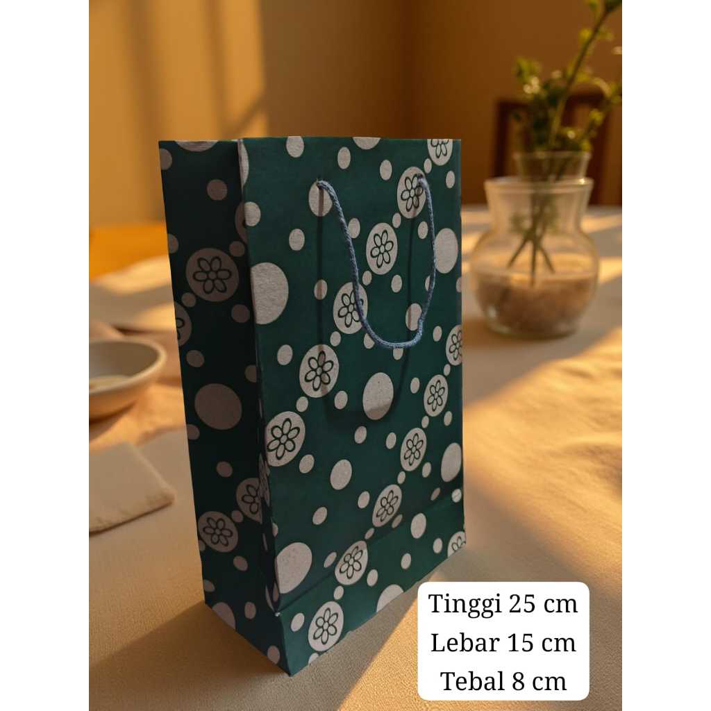 

ISI 12 PAPER BAG / TAS KERTAS / TAS SOUVENIR MOTIF 25 X 15 X 8 CM