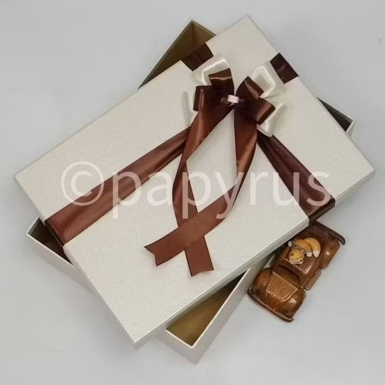 

PAPYRUS 25x35 Tinggi 8cm Kotak Kado Gift Box Hardbox Hampers V3