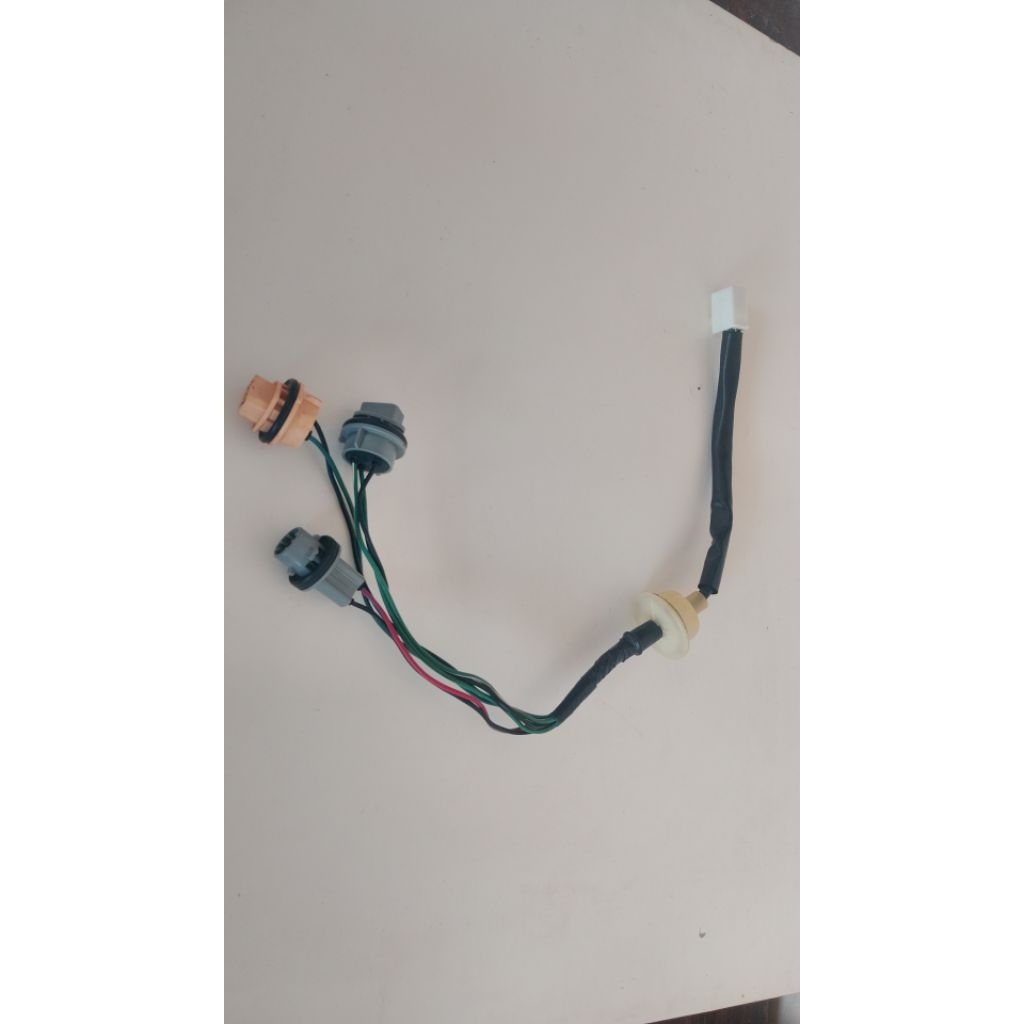 Soket kabel lampu belakang dan sein Honda Mobilio Original