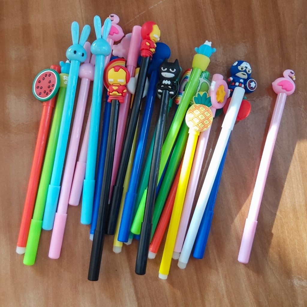 

Pulpen gel karakter (1 BIJI)