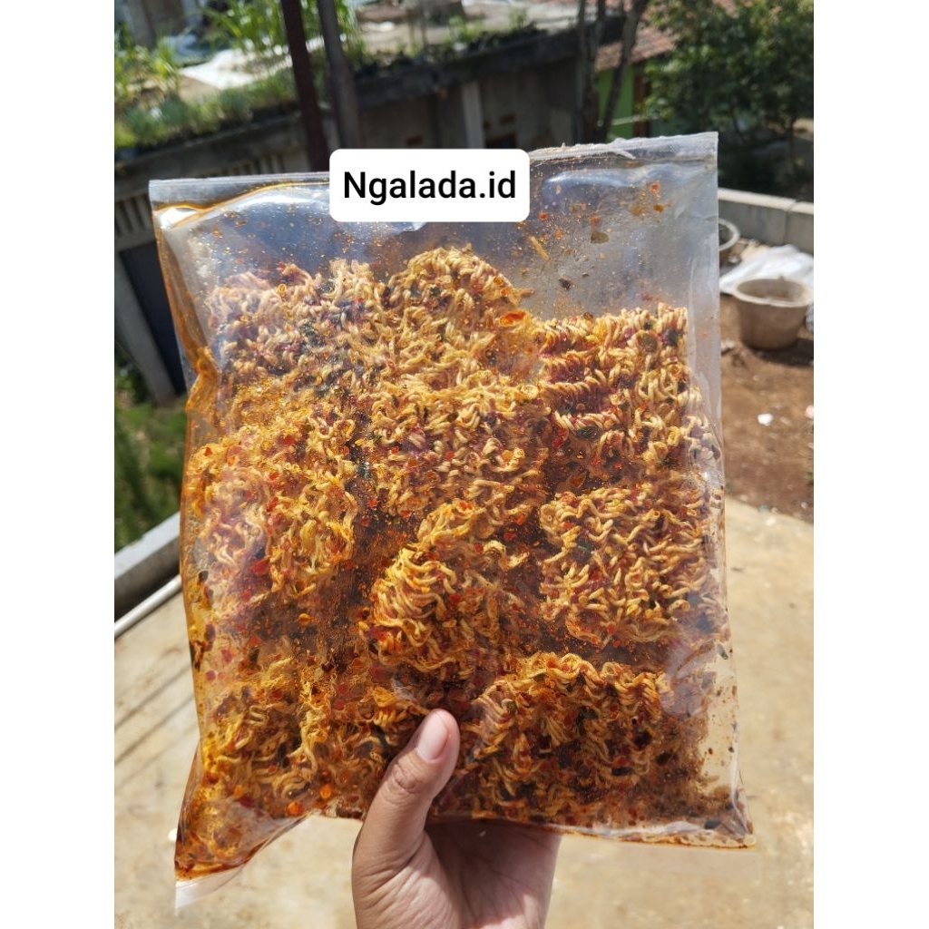 

Seblak mie kremes bumbu chilioil pedas daun jeruk kemasan 500gram