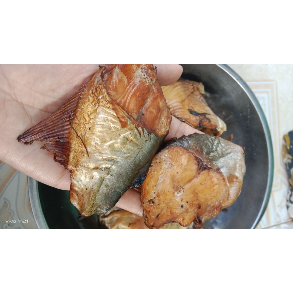 

ikan manyung asap #ikan manyung asap atau panggang 500 gram isi 15-18 biji#frozen frozenfood ikan manyung asap khas pasuruan pesisir#enak halal
