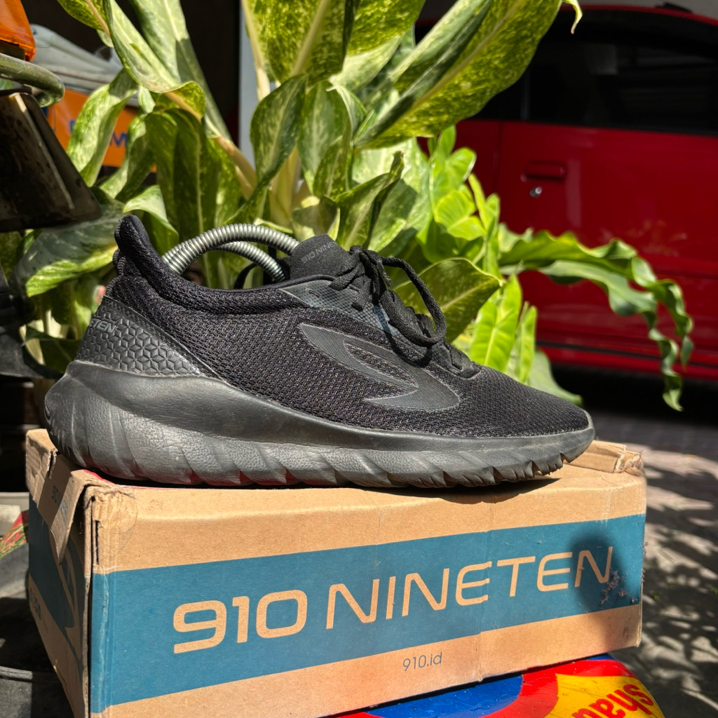 (PRELOVED) 910 NINETEN Yasha BTS Hitam Black Size 43