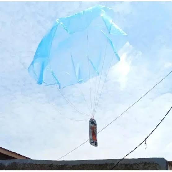 Paket hemat Mainan Parasut Terjun Payung Plastik Jumbo / Mainan Jadul Plastik Parasut Terbang isi 1p