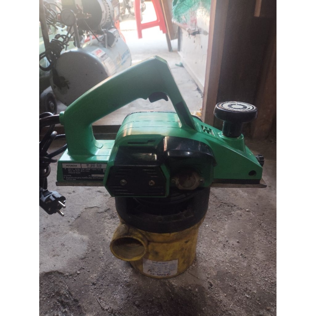 Mesin serut kayu Hitachi bekas