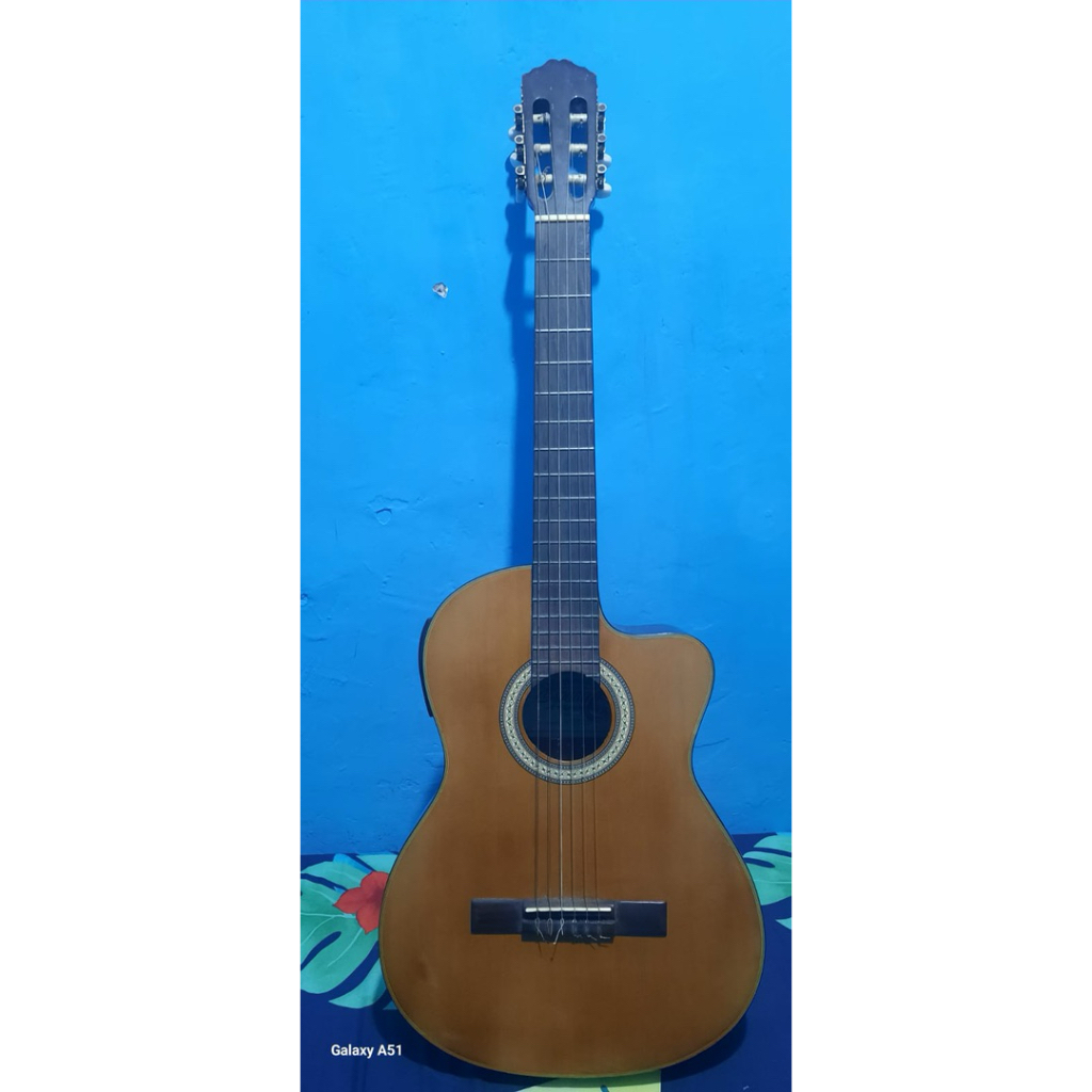 GITAR CLASIC MERK ESPANOLA