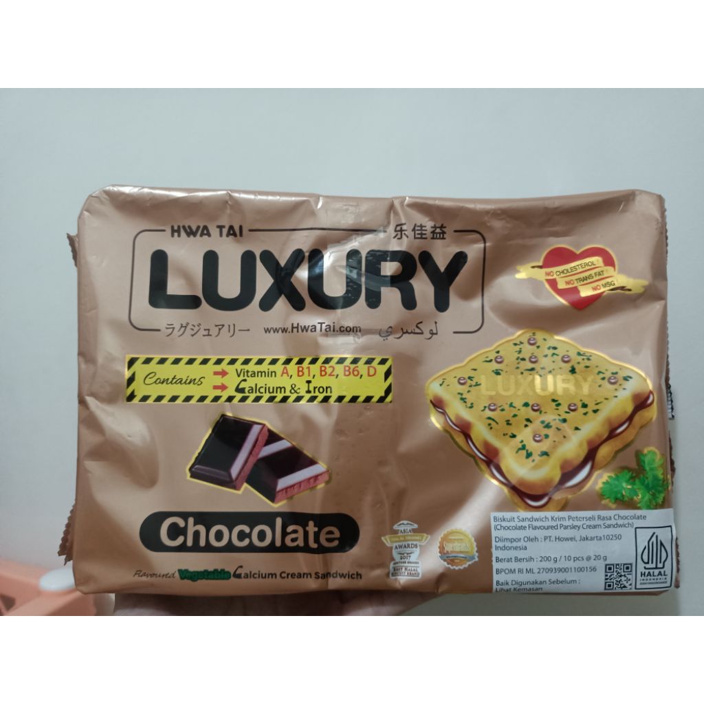 

LUXURY BISKUIT SANDWICH KRIM RASA COKLAT/KEJU/LEMON 200GR isi 10PCS