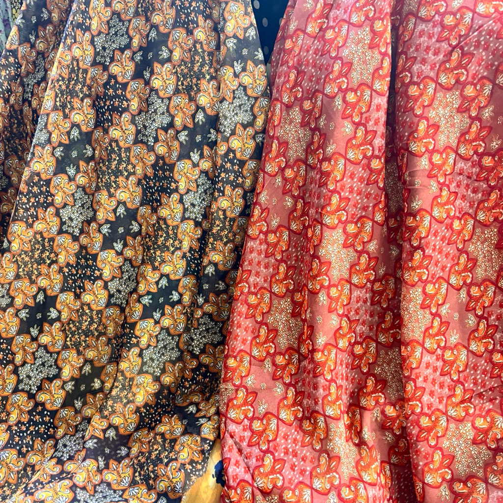 Sifon Sutra Motif Batik  – Kain Jatuh & Elegan untuk Busana Wanita lq