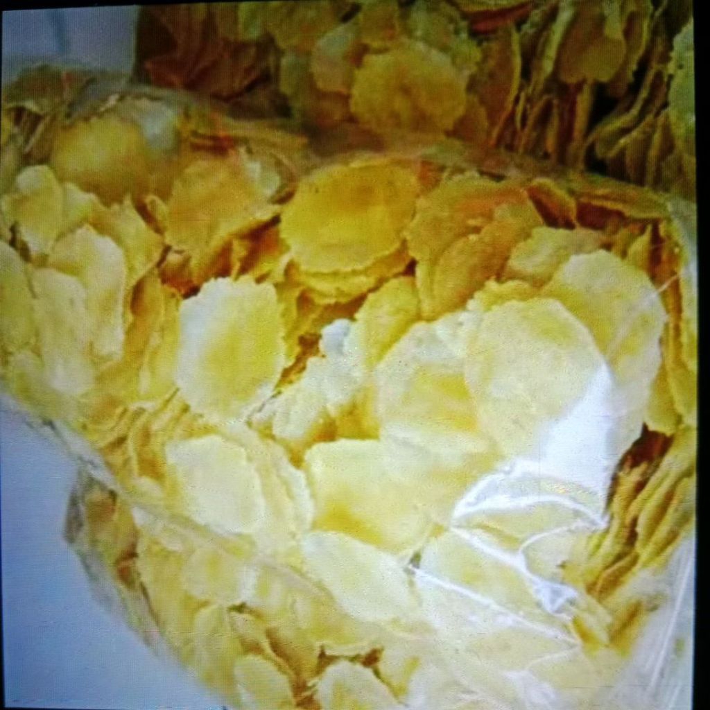 

kerupuk camilan emping melinjo mentah