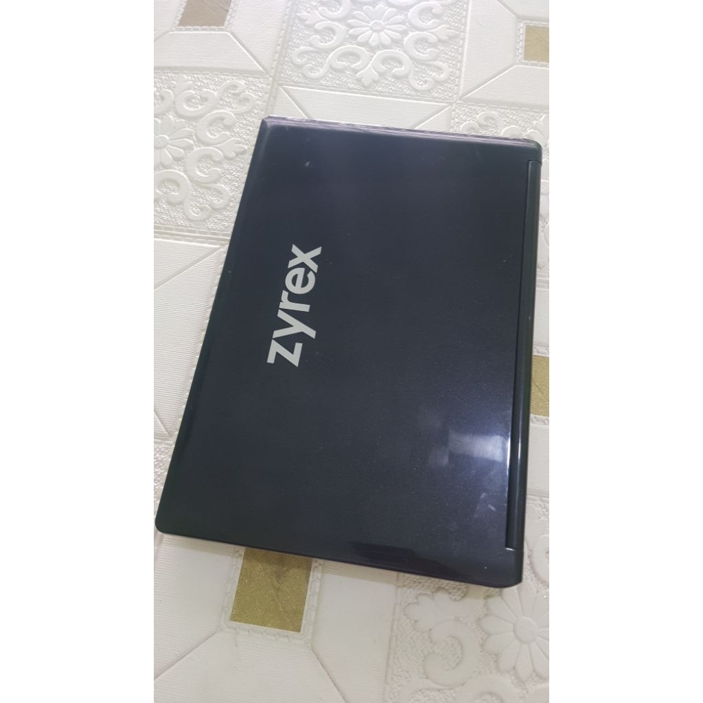 laptop zyrex core i 3 hidup minus baca diskripsi