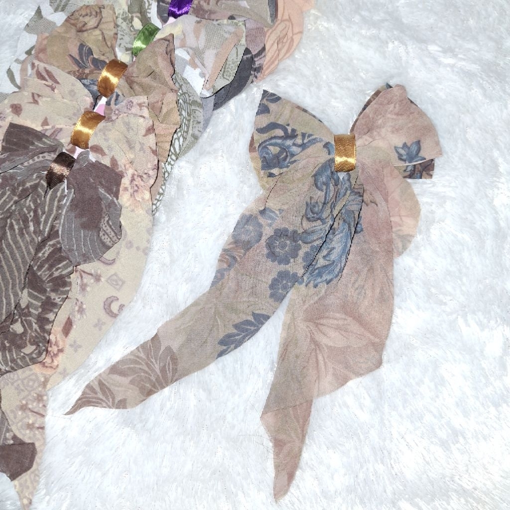 

Pita Rambut Panjang Peniti Japit Motif Random 20cm (baca deskripsi)