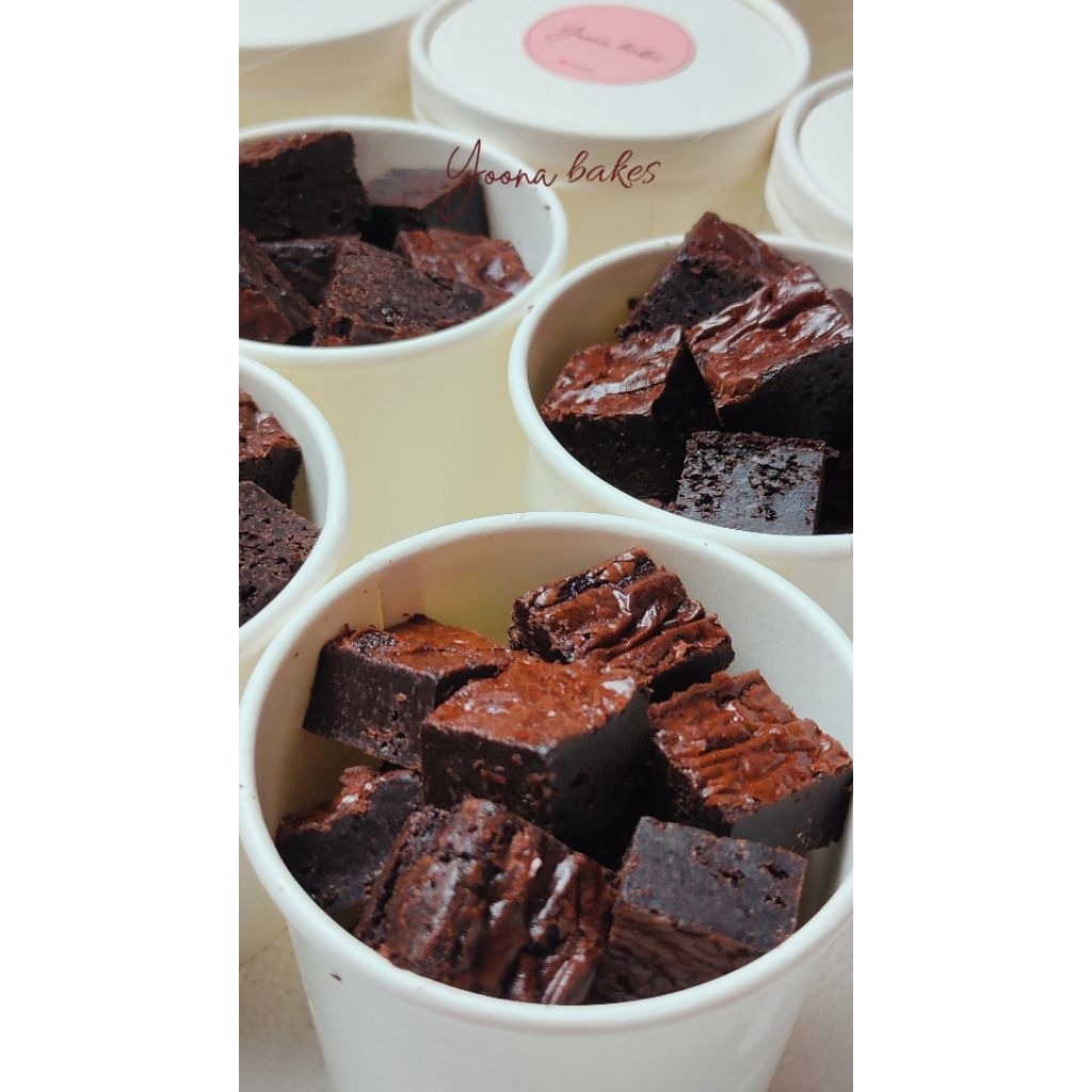 

Yoona Bakes-Brownies Bucket