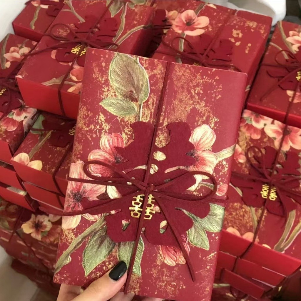 

XT713 - KOTAK SOUVENIR PERNIKAHAN MOTIF BUNGA MERAH - CANDY BOX SANGJIT