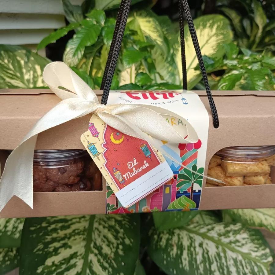 

Kotak Hampers Tali muat 2 Toples Tabung 400ml / 3 Toples 400 ml (FREE KARTU IDUL FITRI) Box Hampers muat 3 Toples Tabung 400 ml Kotak Toples Kue Kering / Dessert Jar box Hampers Tali Imlek Kotak Hampers Kue Kering + TALI muat 3 Toples 300ml Box Toples - B