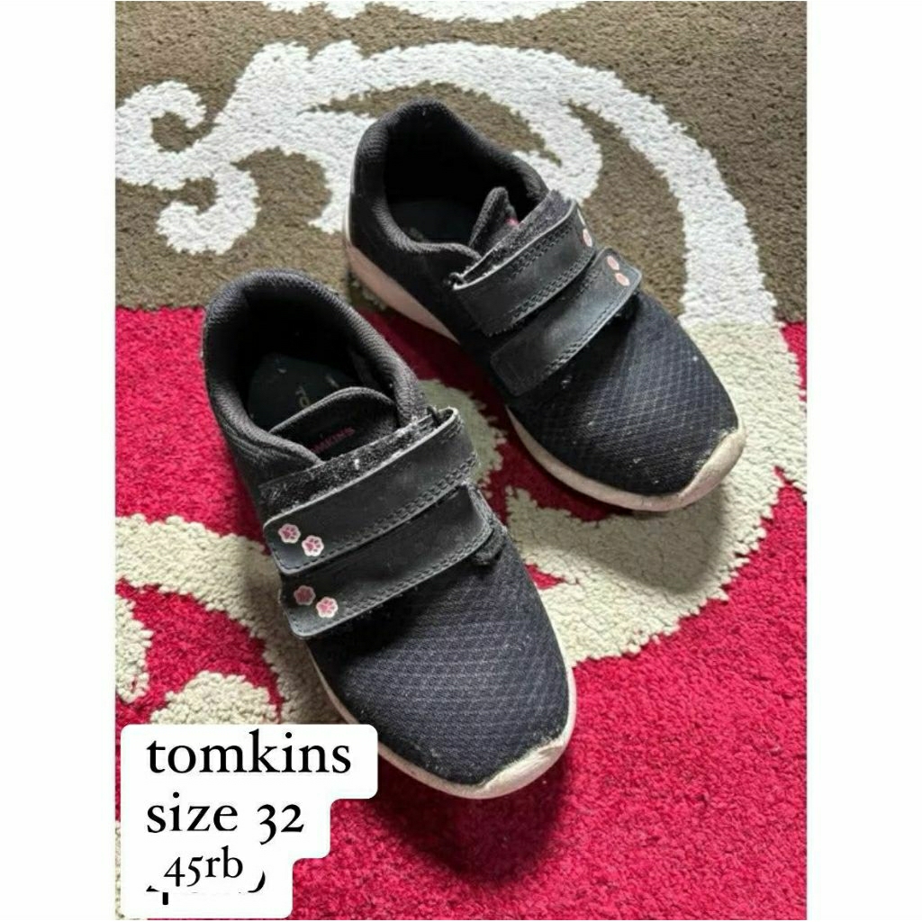 sepatu tomkins
