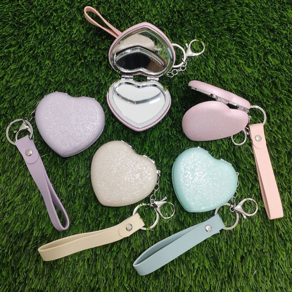 MINISO BALI | Cermin Lipat 2 Sisi Bentuk Love / Gantungan Kunci Cermin Kaca / Cermin Lipat Gantung /