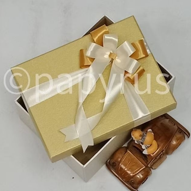 

PAPYRUS Kombinasi 15x20 Tinggi 5cm Kotak Kado Gift Box Hardbox Hampers Hadiah V2