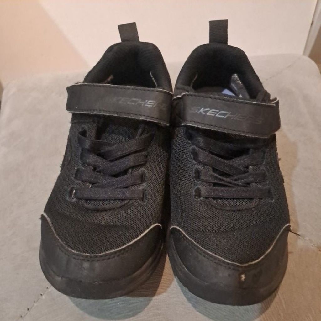 Preloved Sepatu sekolah anak skechers hitam size 30
