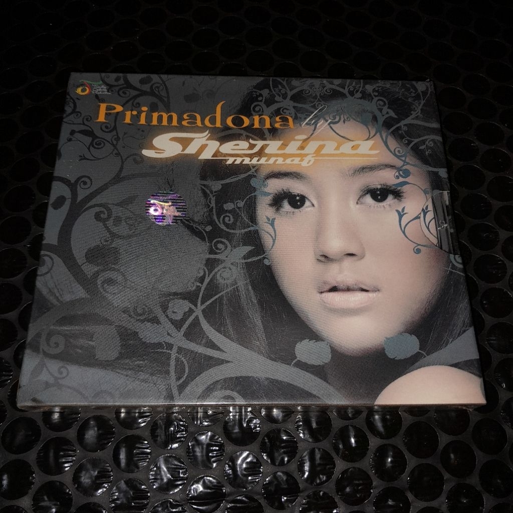 cd sherina munaf primadona / segel
