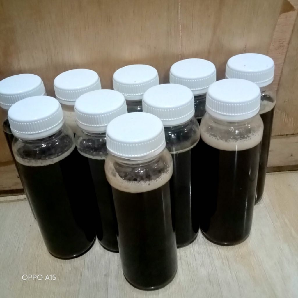 

madu hutan 100 % ke'aslian nya tanpa campuran , terbukti ga asli uang kemblai