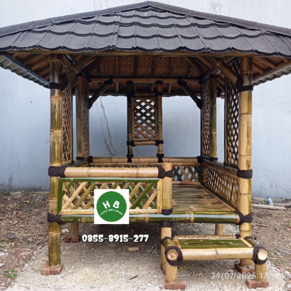 gazebo bambu 2x2 m dengan anyaman dinding bambu belah
