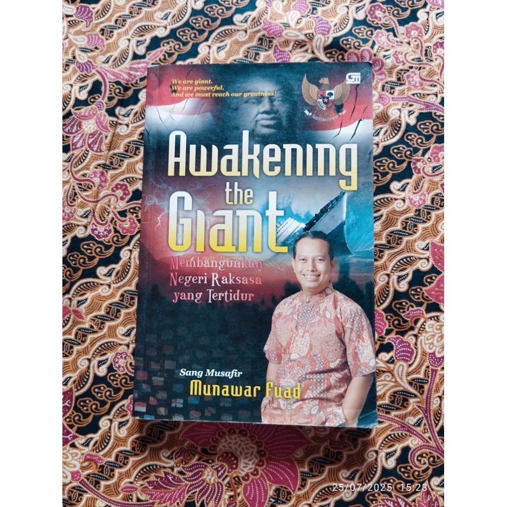 Buku Inspirasi, AWAKENING The GIANT Membangunkan Negeri Raksasa yang Tertidur * Munawar Fuaf *
