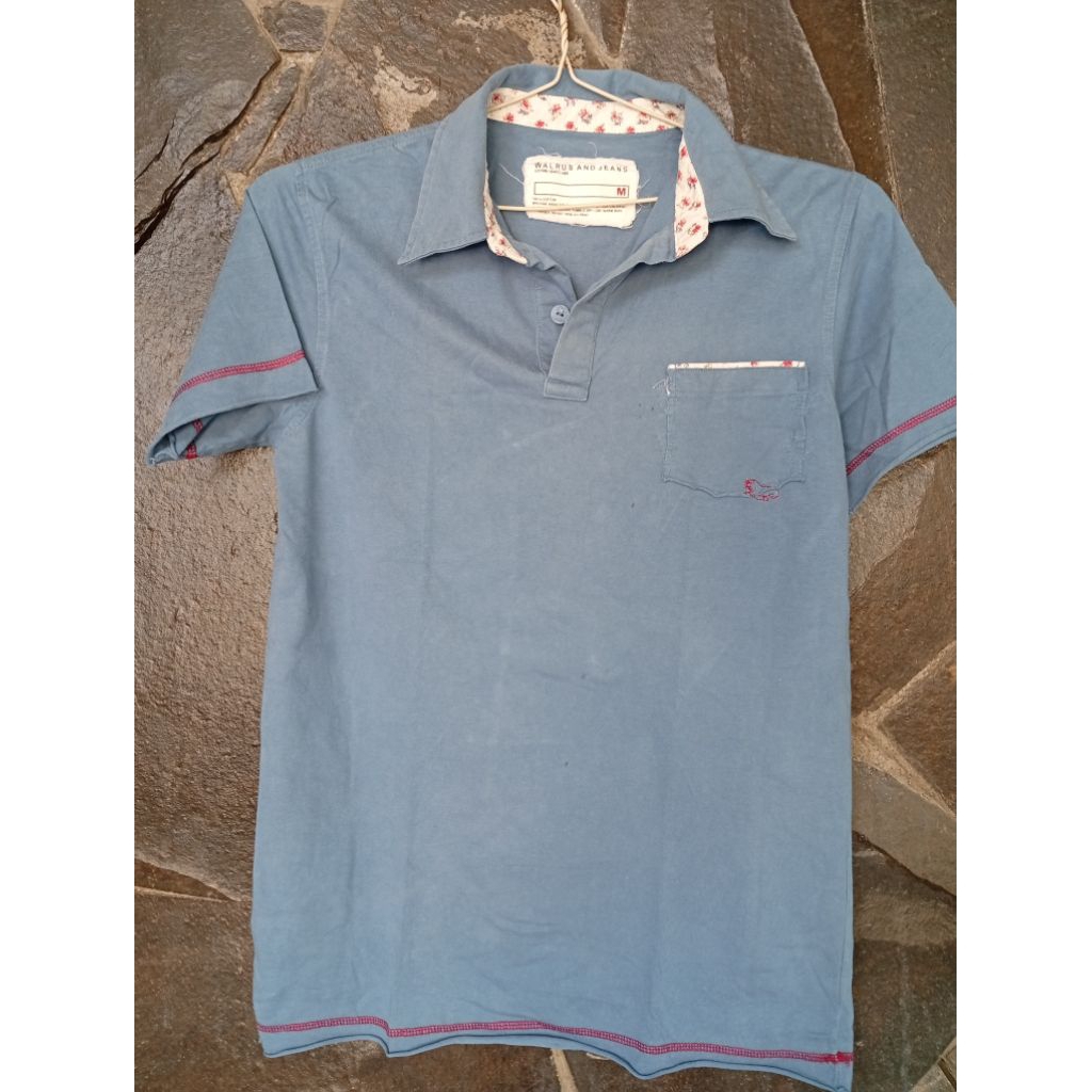 Walrus and Jeans - Kaos Polo Cewek Warna Biru- Size M - Ada Detail Motif Bunga Unik - Kasual Manis P