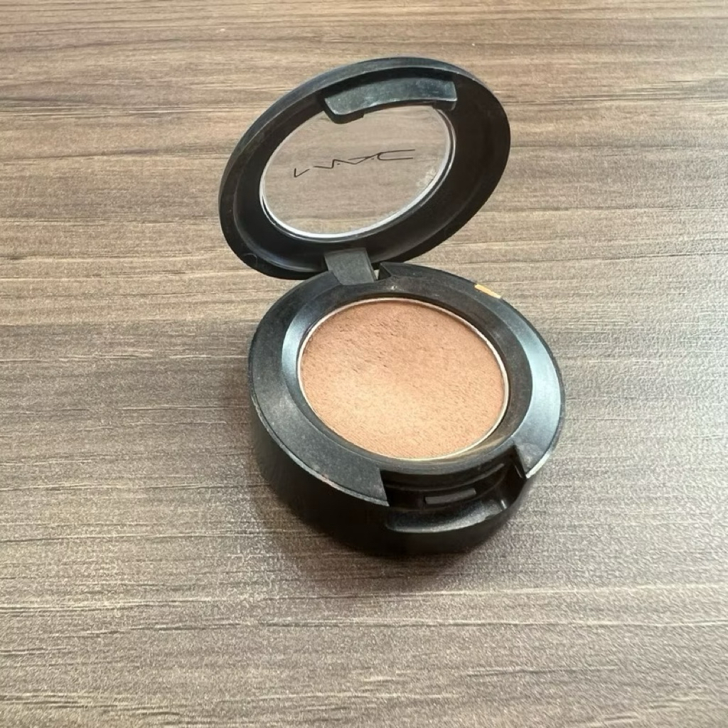 (Preloved) MAC Single Eyeshadow Satin - Cork