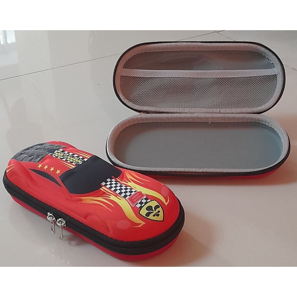 

KOTAK PENSIL PENCIL CASE 3D TIMBUL RESLETING KARAKTER MOBIL