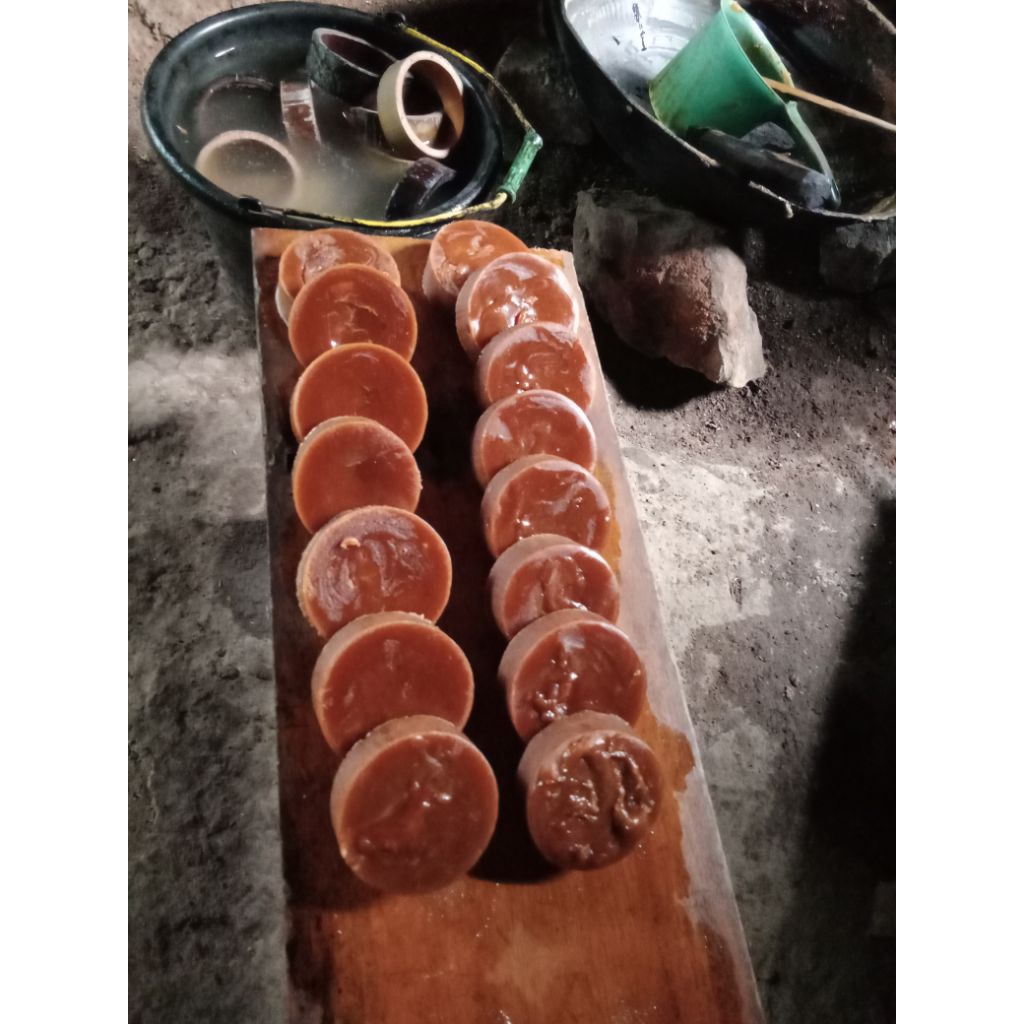 

GULA AREN MURNI,TANPA OBAT OBATAN,/1 BONJOR,ISI 10 GANDU