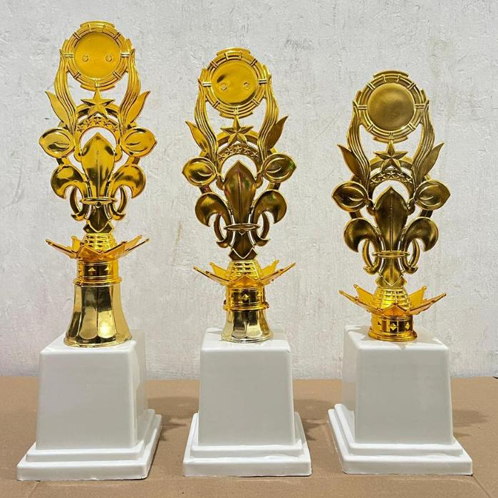 Piala Pramuka Murah Tatakan Putih Piala Penghargaan Termurah Tinggi 35-42 cm
