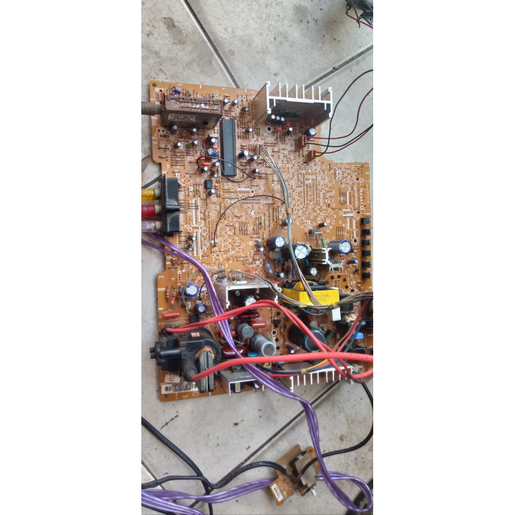 Mesin TV tabung slim 21inc merk LG, non ew, normal.