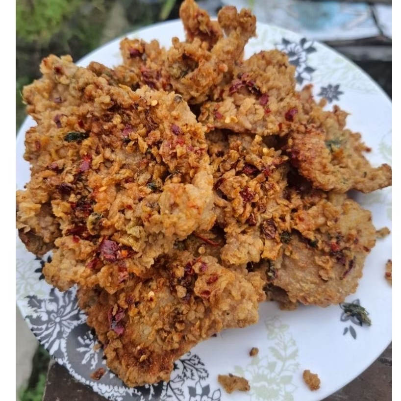 

Kripik Kulit ayam Crispy 500 Gram / 1/2 KG kulit ayam pedas daun jeruk SS snack Cemilan / Makanan